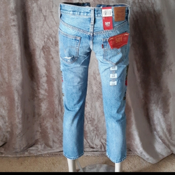 NWT Levi's 501 W24 L26 Taper Cropped Jean - Picture 17 of 17